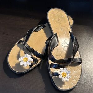 Amanda Smith Black and White Sandals with Daisy Accent